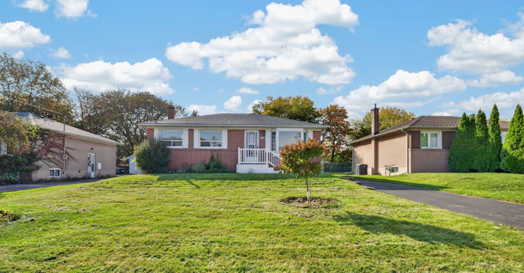 32 Linton Avenue, Ajax, ON, L1T 2X6