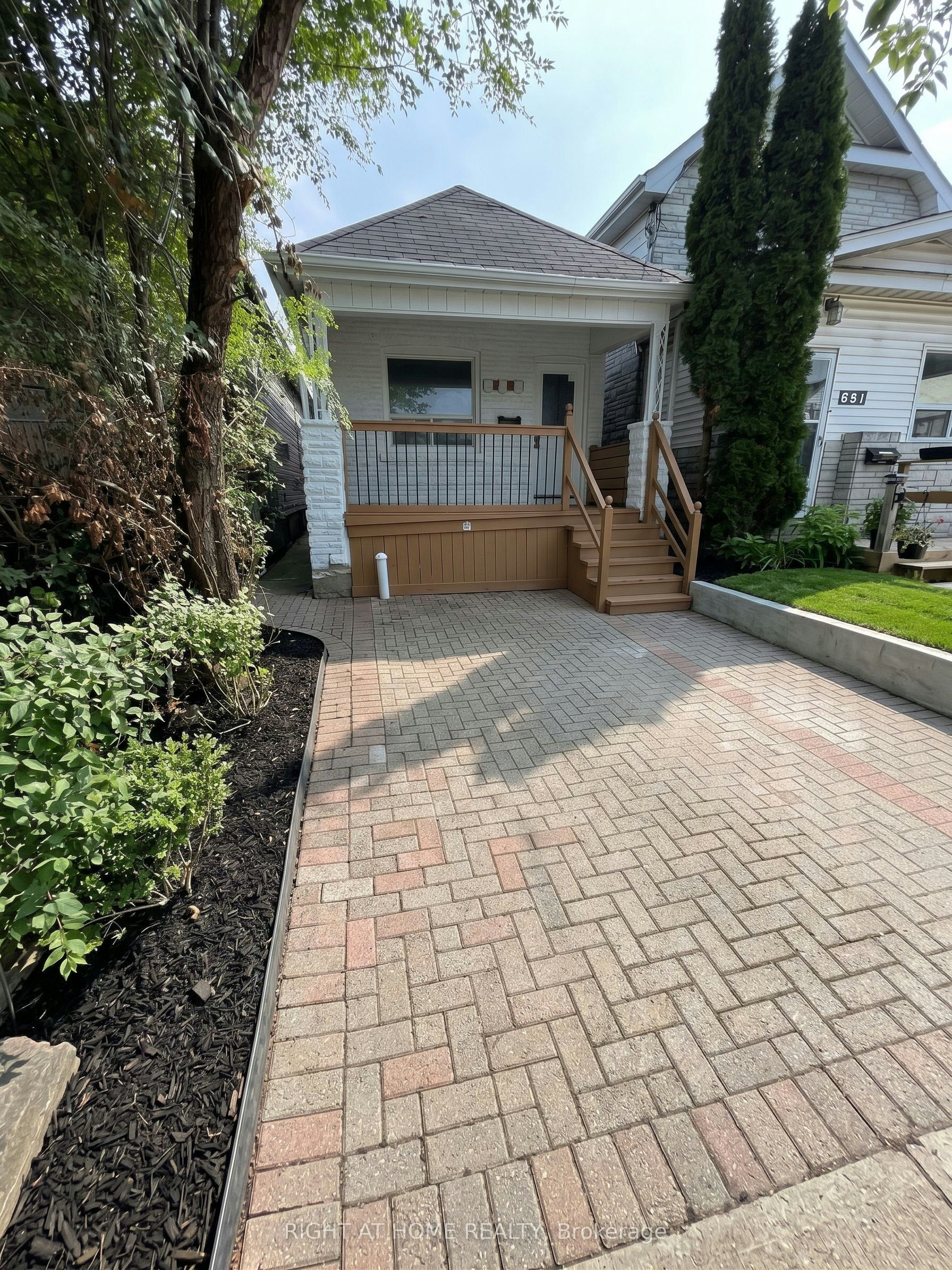 683 Mortimer Avenue, Toronto, ON, M4C 2K1