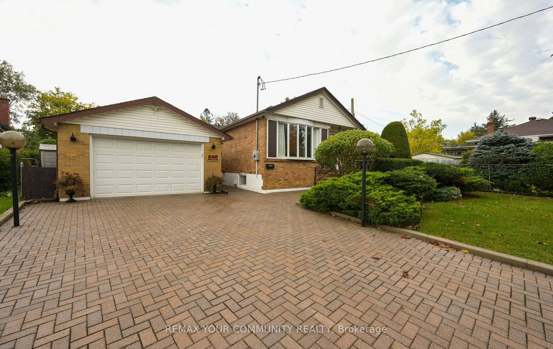 4 Hughes Place, Toronto, ON, M1R 2B8