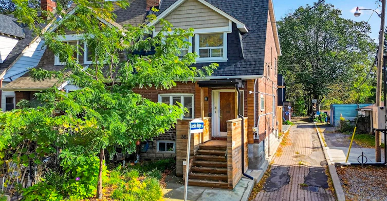 Main-387 Leslie Street, Toronto, ON, M4M 3E3