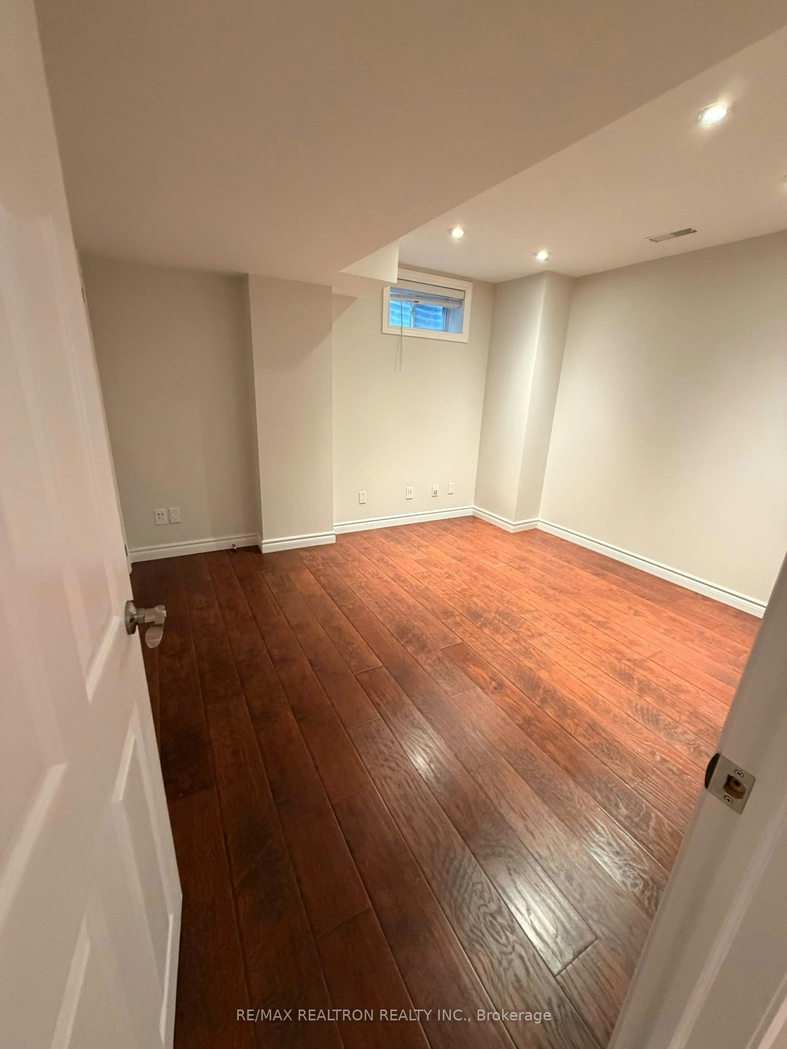 105 Chatfield Drive, Ajax, ON, L1T 2J2 - 7
