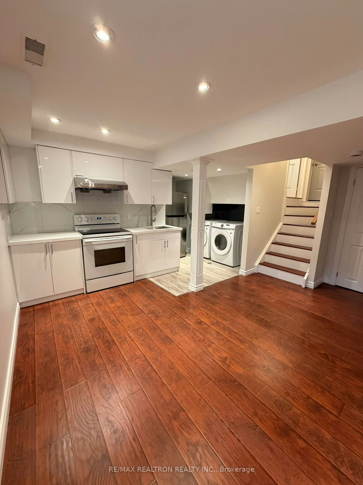 105 Chatfield Drive, Ajax, ON, L1T 2J2 - 5
