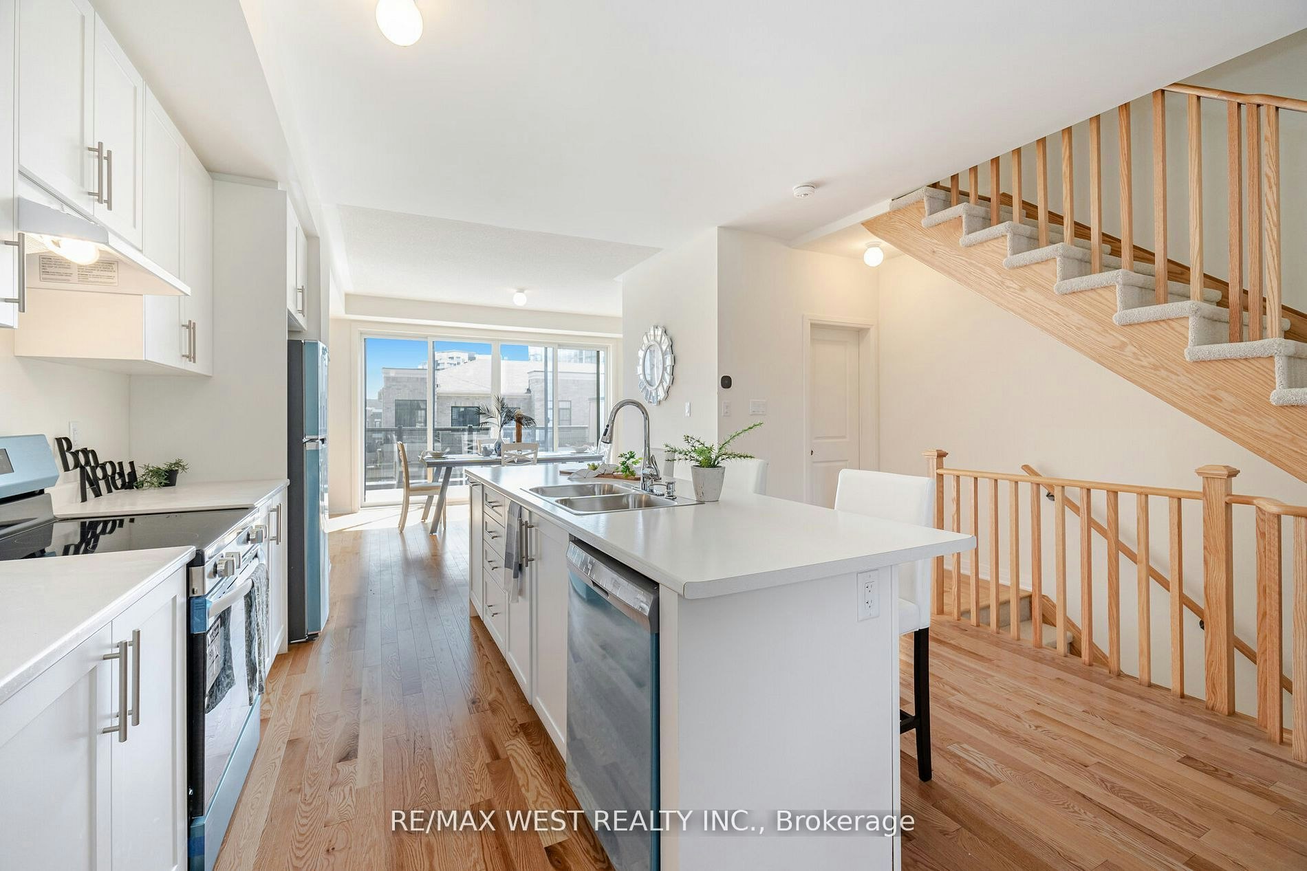 1563 Green Road, Clarington, ON, L1C 7E5 - 9