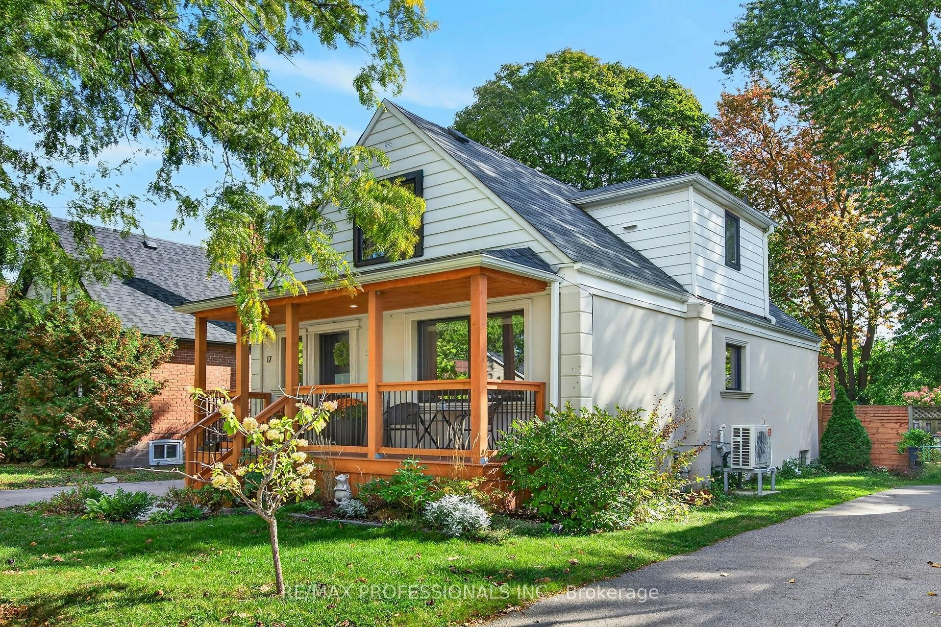 17 Hollydene Road, Toronto, ON, M1L 2A4