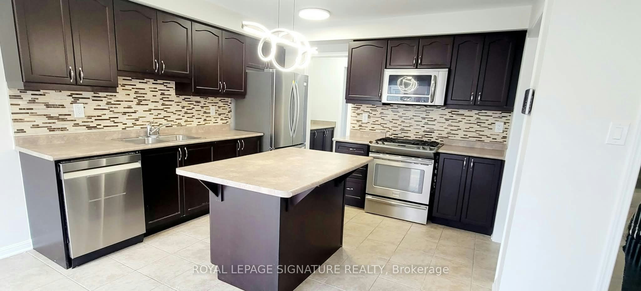 2482 William Jackson Drive, Pickering, ON, L1X 0C3 - 3