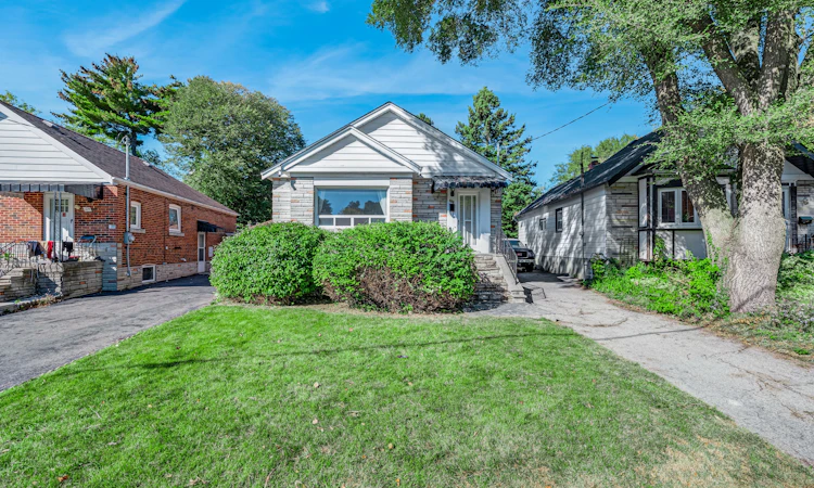 106 Meighen Avenue