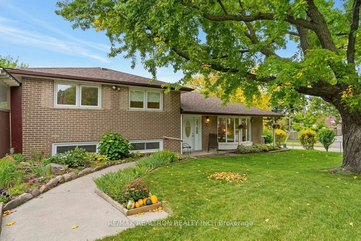 1 Rosegrove Place, Toronto, ON, M1S 1W5 - 2