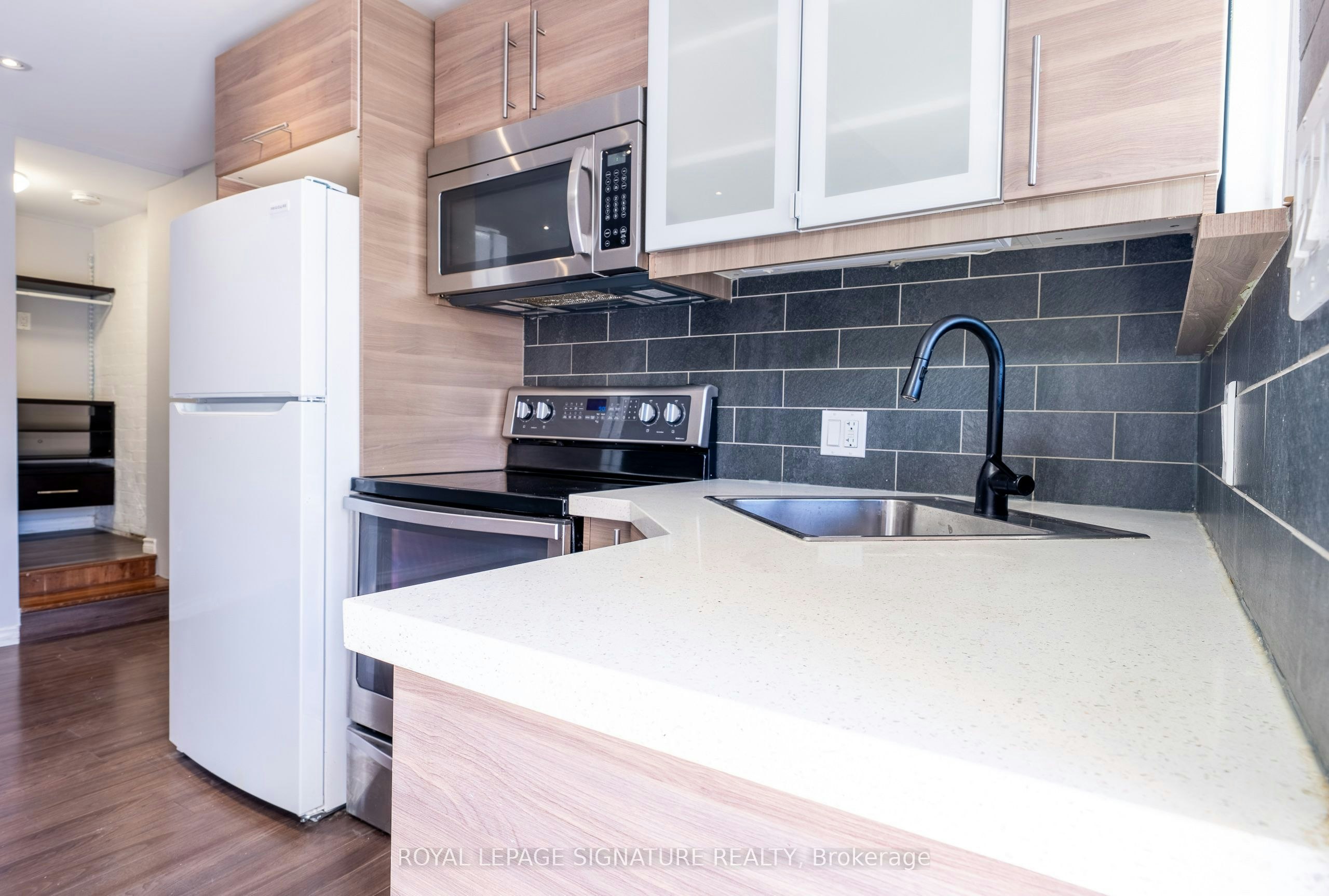 LOWER-659 Woodbine Avenue, Toronto, ON, M4E 2J3 - 7