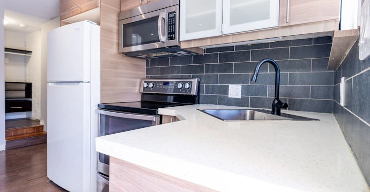 LOWER-659 Woodbine Avenue, Toronto, ON, M4E 2J3 - 7