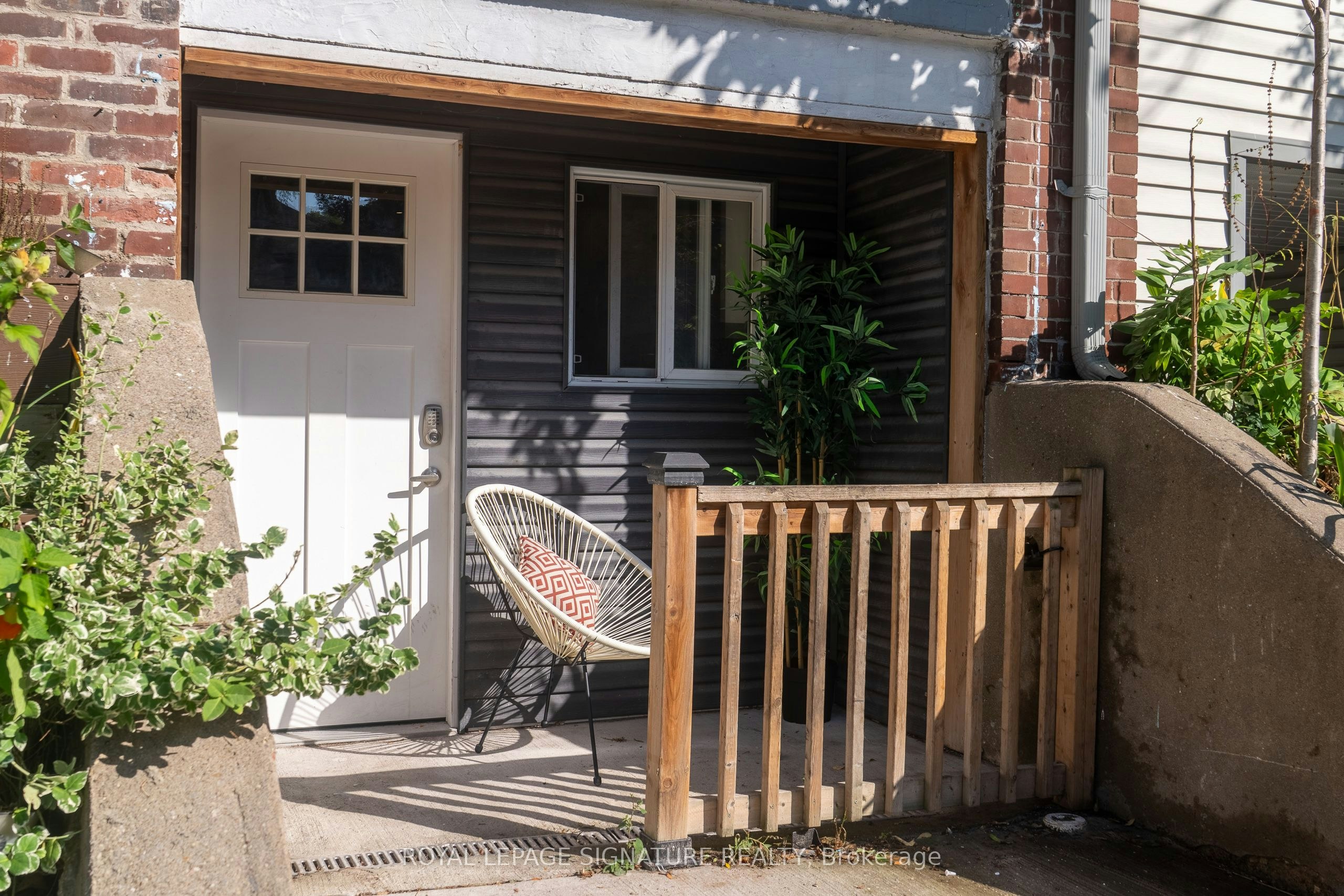 LOWER-659 Woodbine Avenue, Toronto, ON, M4E 2J3 - 2