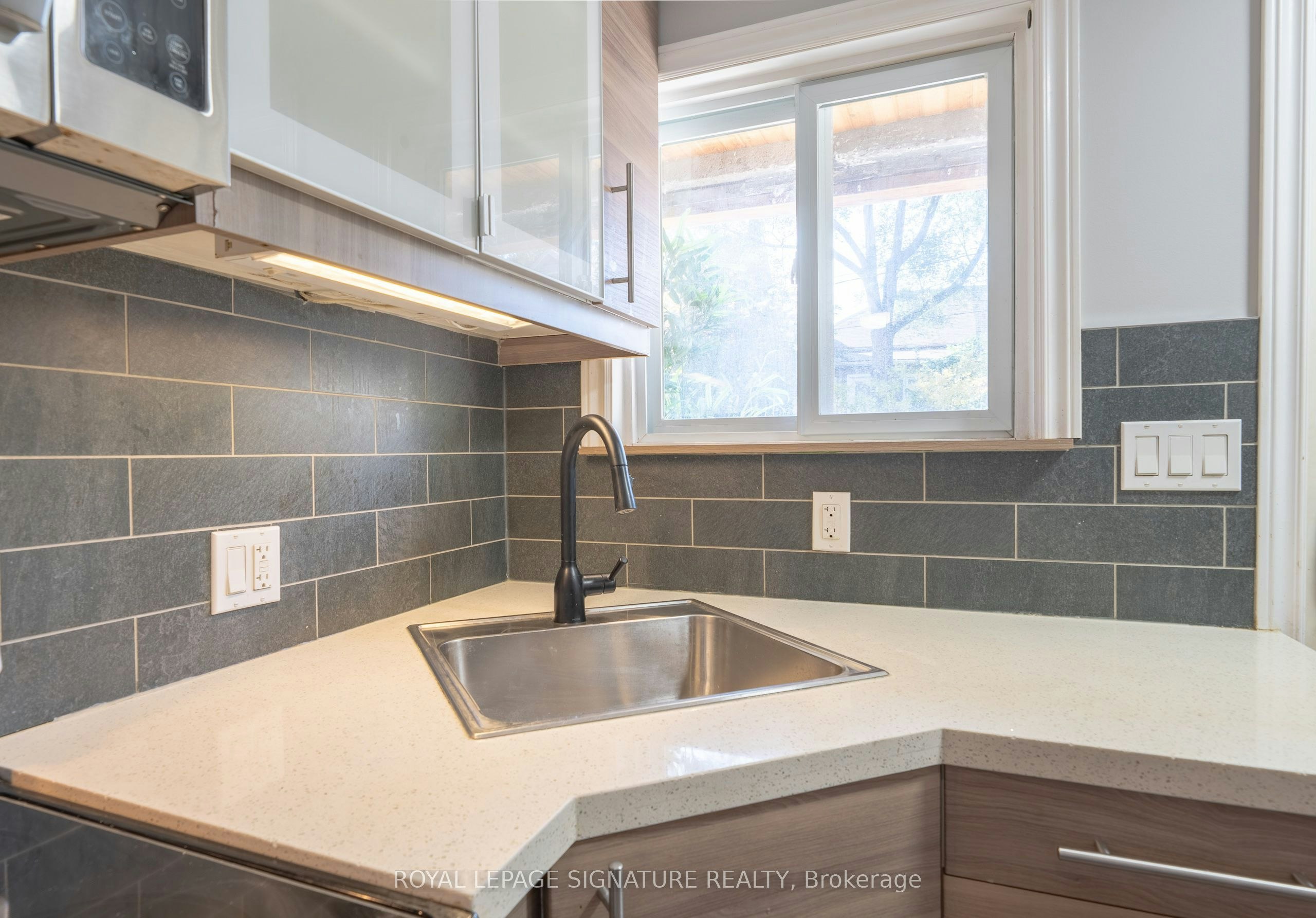 LOWER-659 Woodbine Avenue, Toronto, ON, M4E 2J3 - 8
