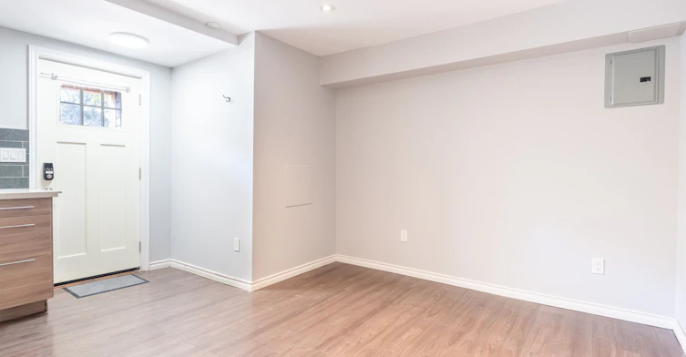 LOWER-659 Woodbine Avenue, Toronto, ON, M4E 2J3 - 6