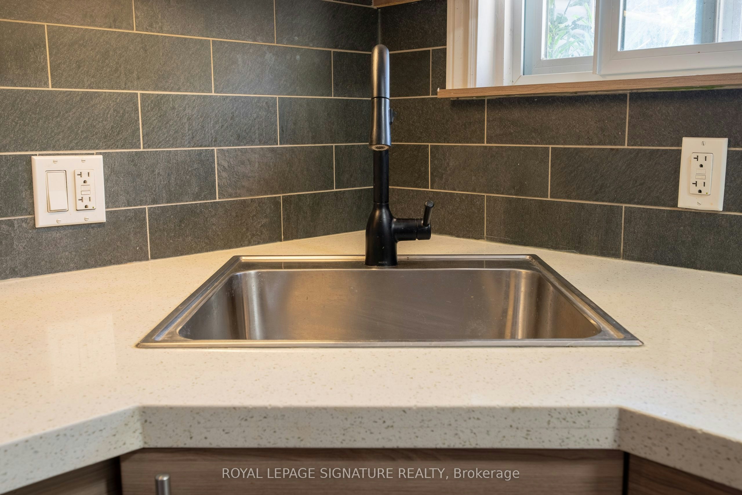 LOWER-659 Woodbine Avenue, Toronto, ON, M4E 2J3 - 9