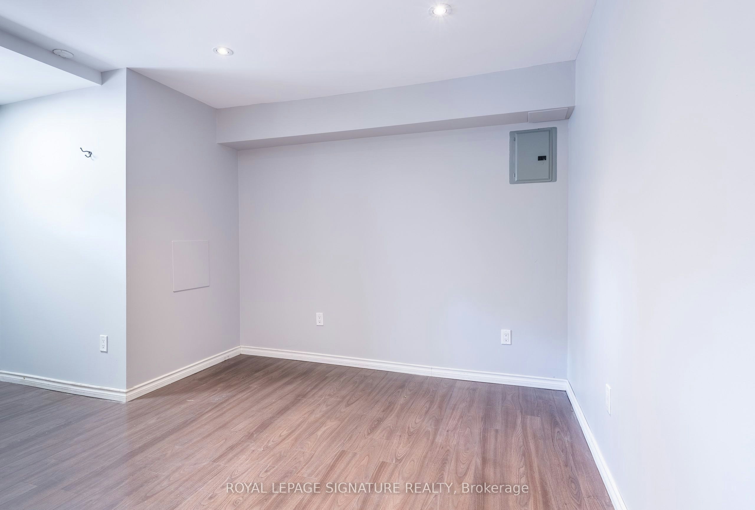 LOWER-659 Woodbine Avenue, Toronto, ON, M4E 2J3 - 11