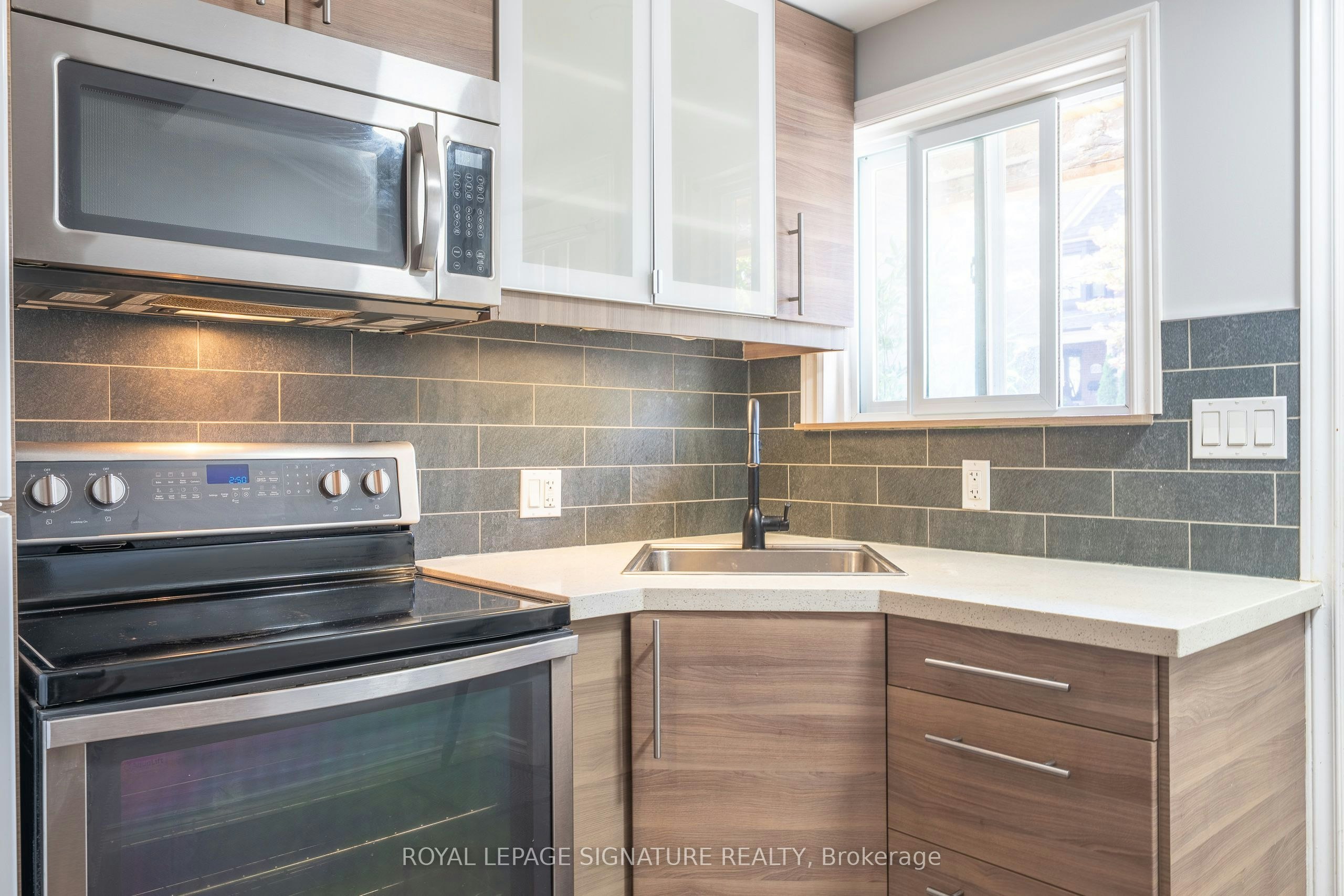 LOWER-659 Woodbine Avenue, Toronto, ON, M4E 2J3 - 4