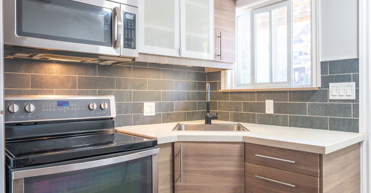 LOWER-659 Woodbine Avenue, Toronto, ON, M4E 2J3 - 4