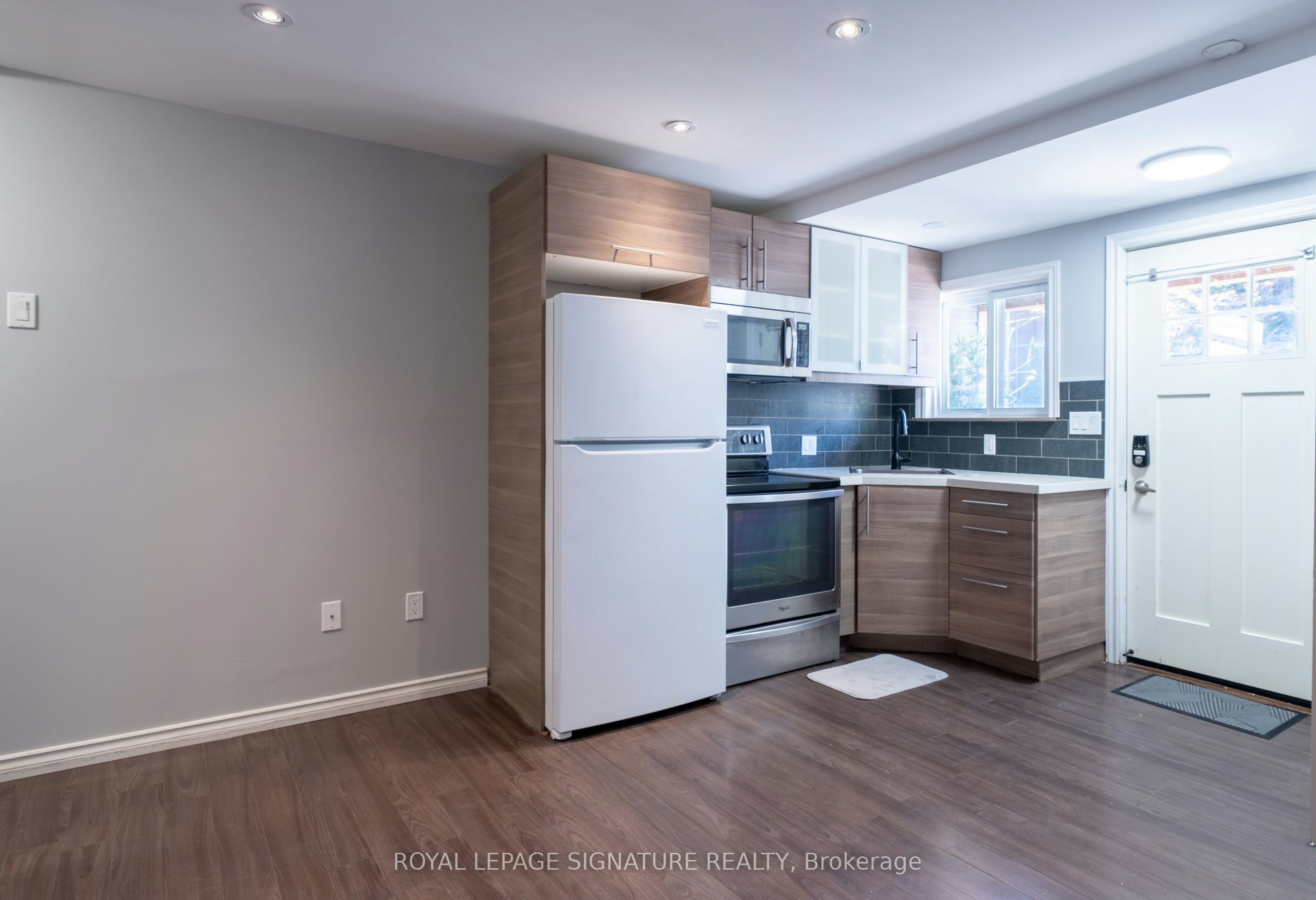 LOWER-659 Woodbine Avenue, Toronto, ON, M4E 2J3 - 3