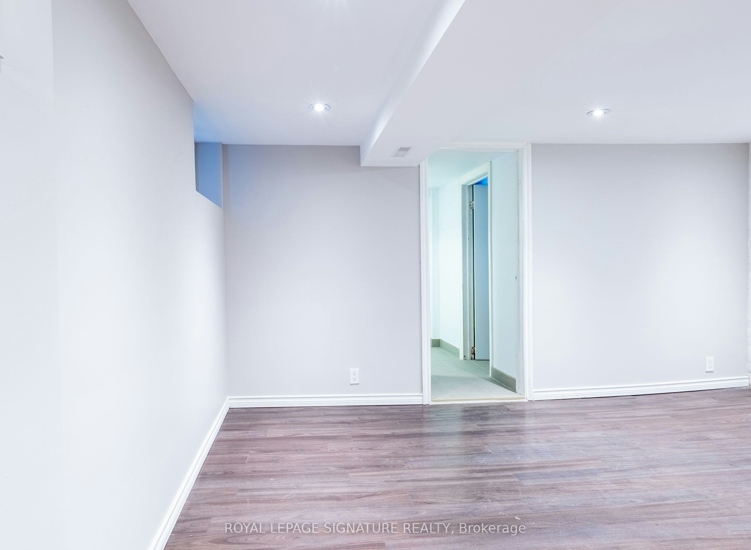 LOWER-659 Woodbine Avenue, Toronto, ON, M4E 2J3 - 19