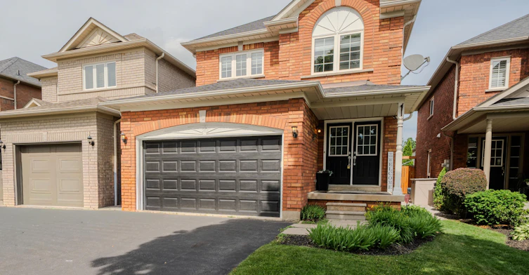 30 Castle Green Drive, Whitby, ON, L1R 2P9 - 3