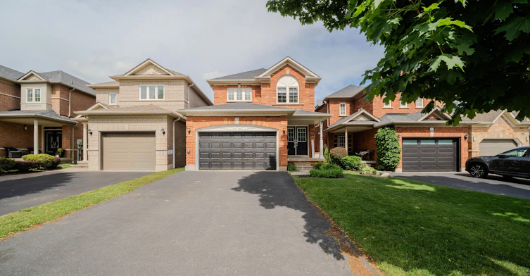 30 Castle Green Drive, Whitby, ON, L1R 2P9 - 2