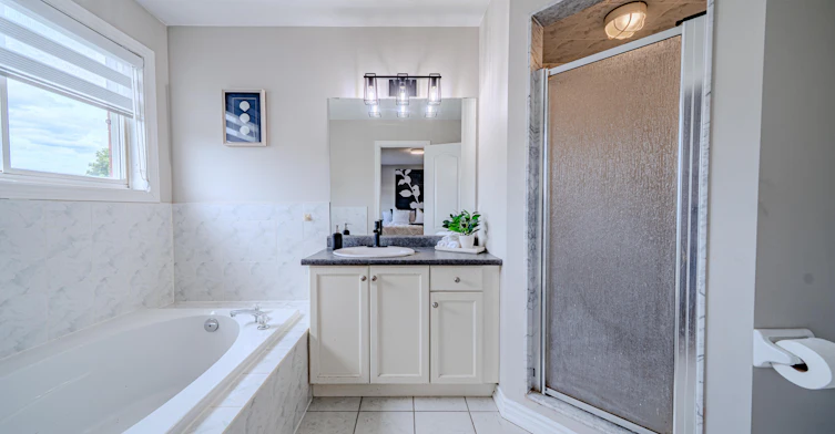30 Castle Green Drive, Whitby, ON, L1R 2P9 - 30