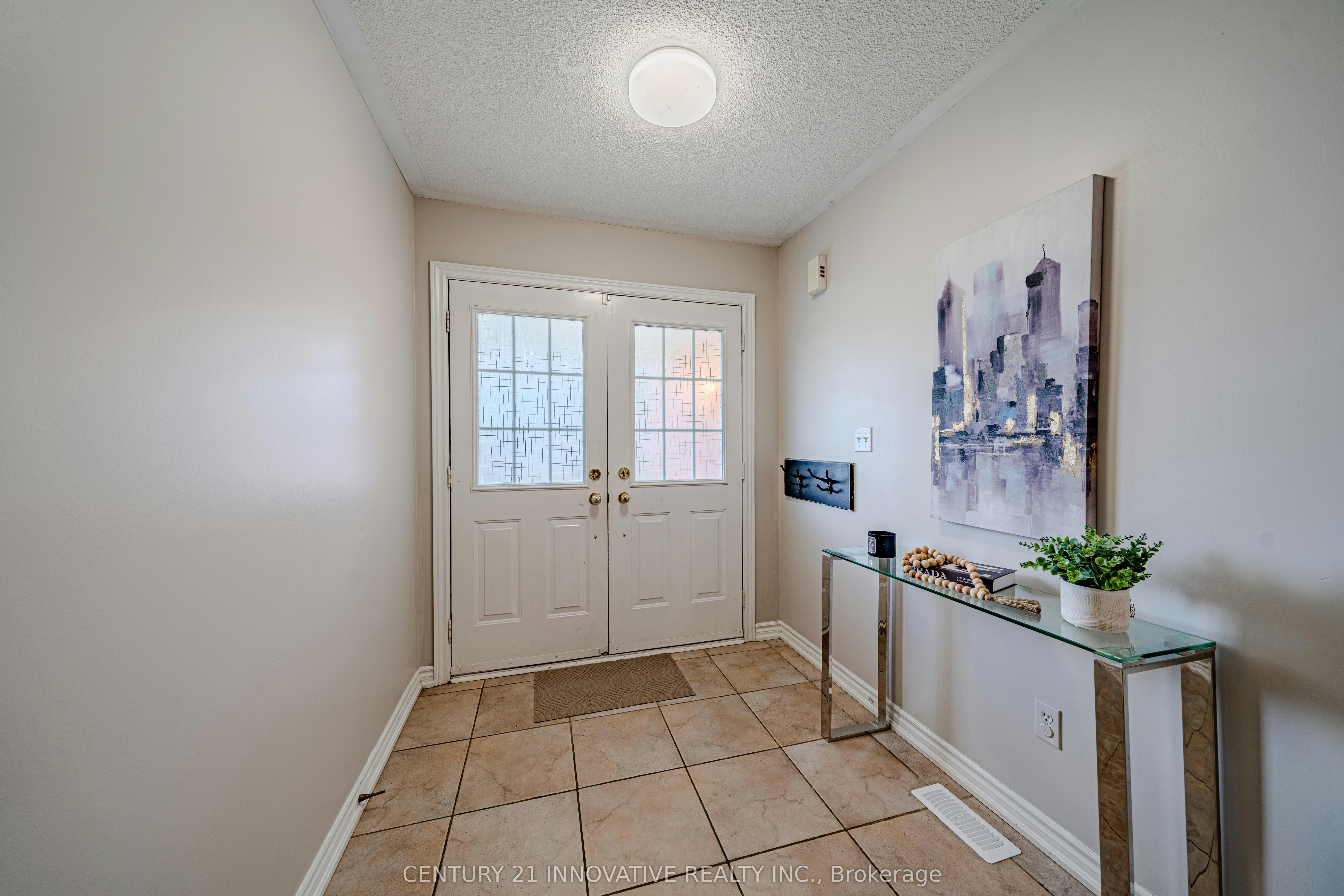 30 Castle Green Drive, Whitby, ON, L1R 2P9 - 4