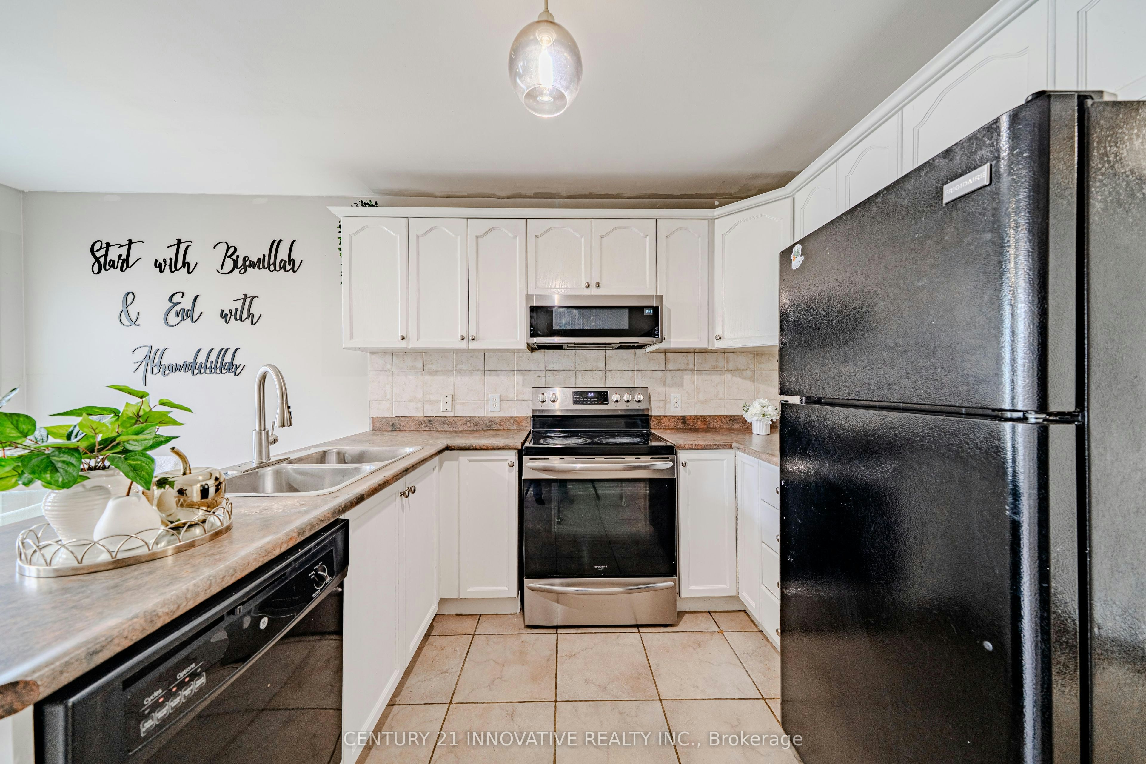 30 Castle Green Drive, Whitby, ON, L1R 2P9 - 19