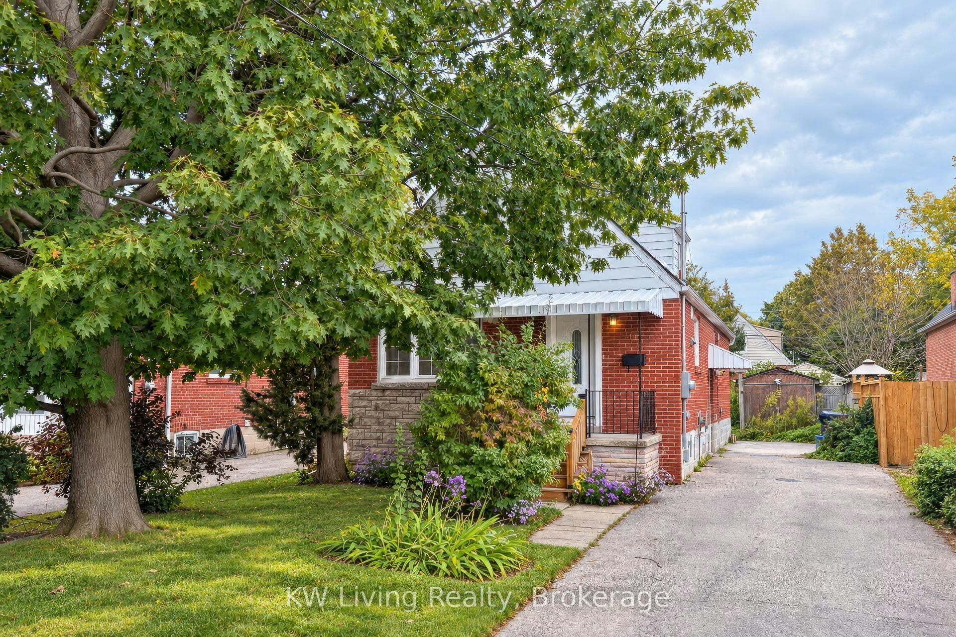 Bsmt-20 Gardens Crescent, Toronto, ON, M4B 1T5