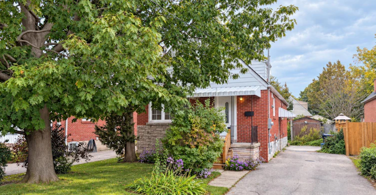 Bsmt-20 Gardens Crescent, Toronto, ON, M4B 1T5