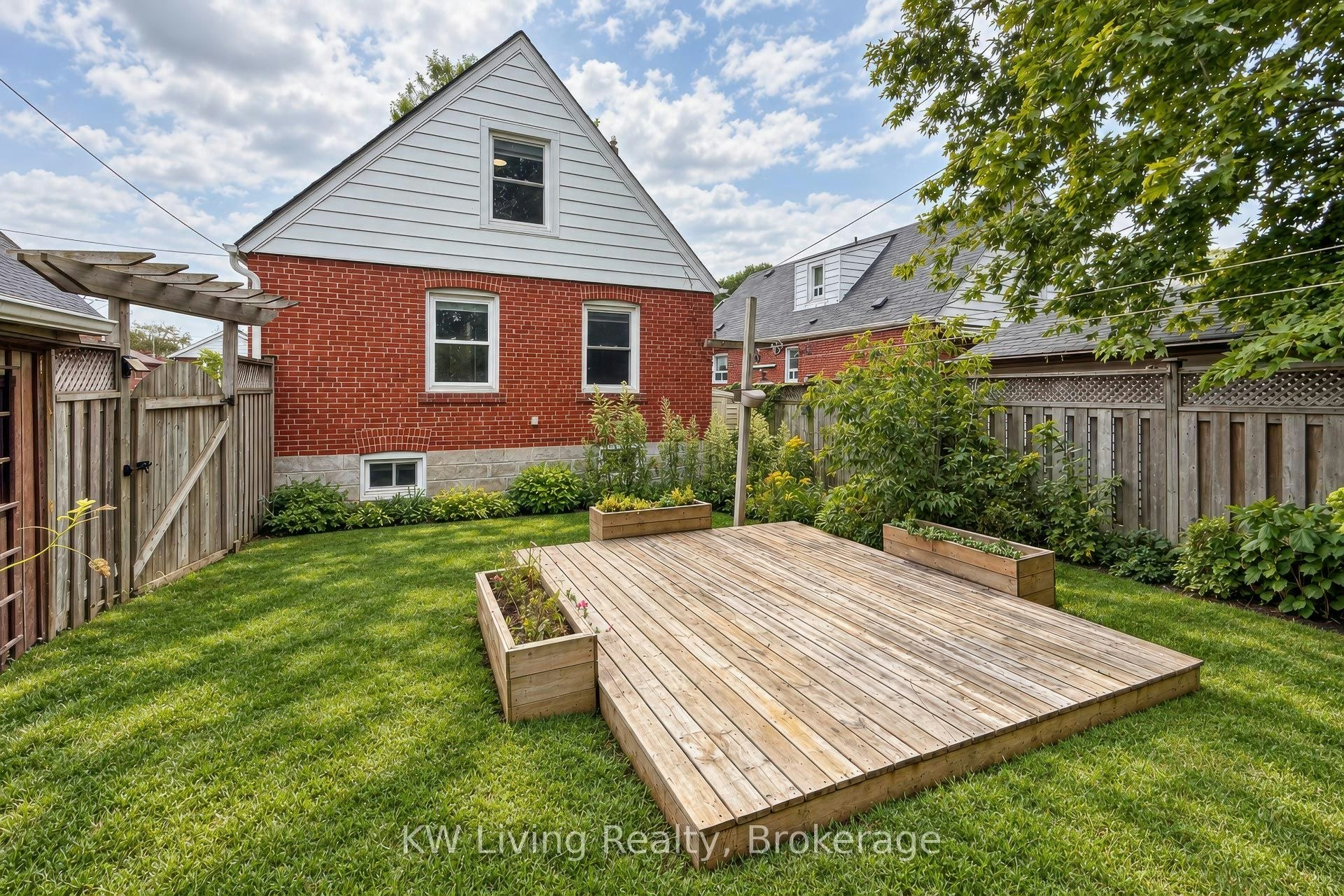 Bsmt-20 Gardens Crescent, Toronto, ON, M4B 1T5 - 16