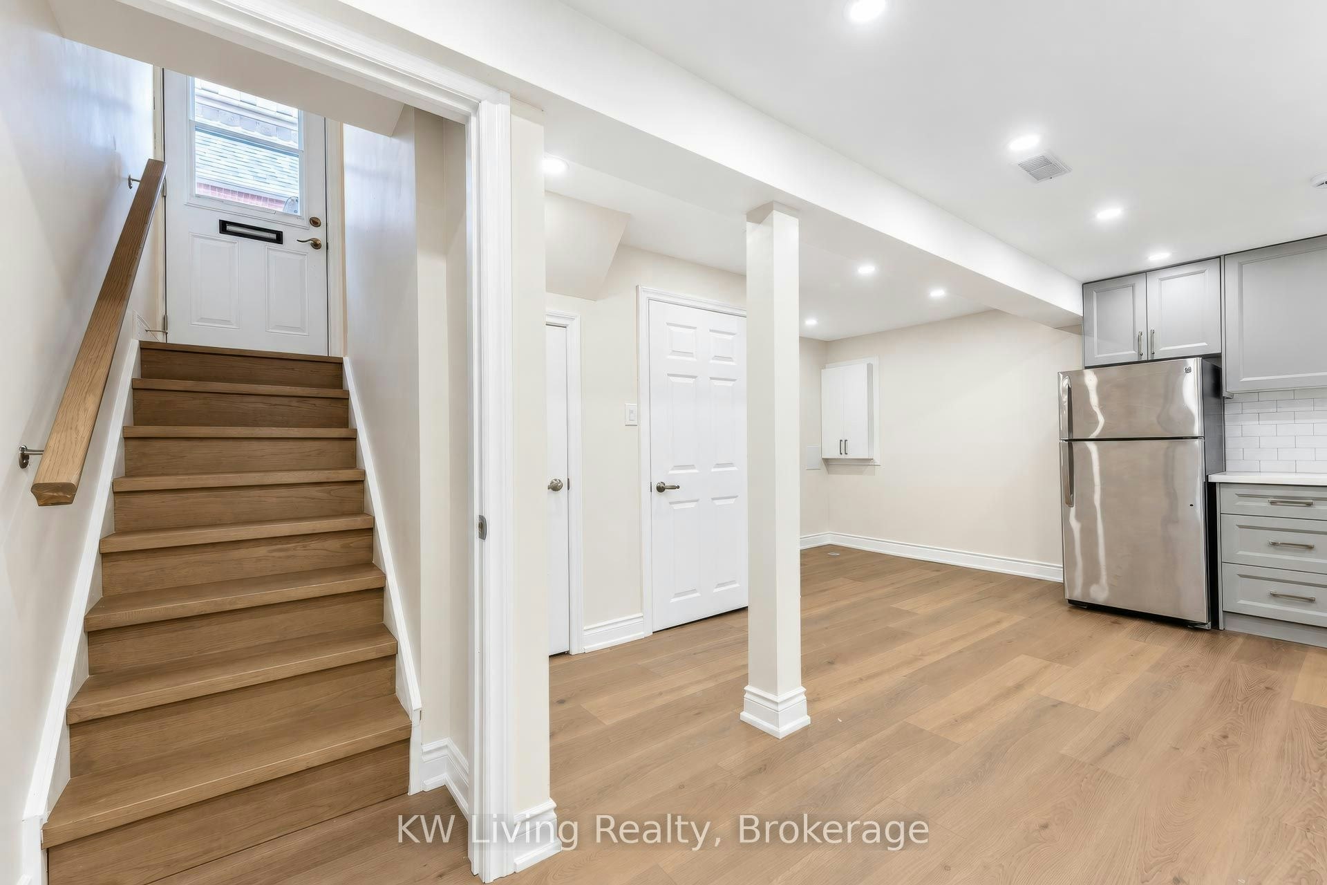 Bsmt-20 Gardens Crescent, Toronto, ON, M4B 1T5 - 2