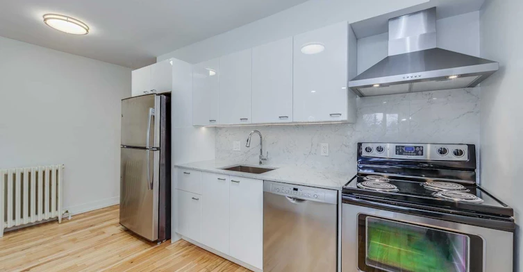 6-1089 Broadview Avenue, Toronto, ON, M4K 2S4 - 2