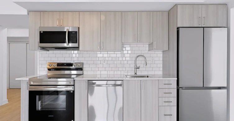 2011-1010 Sandy Beach Road, Pickering, ON, L1W 0C7 - 9