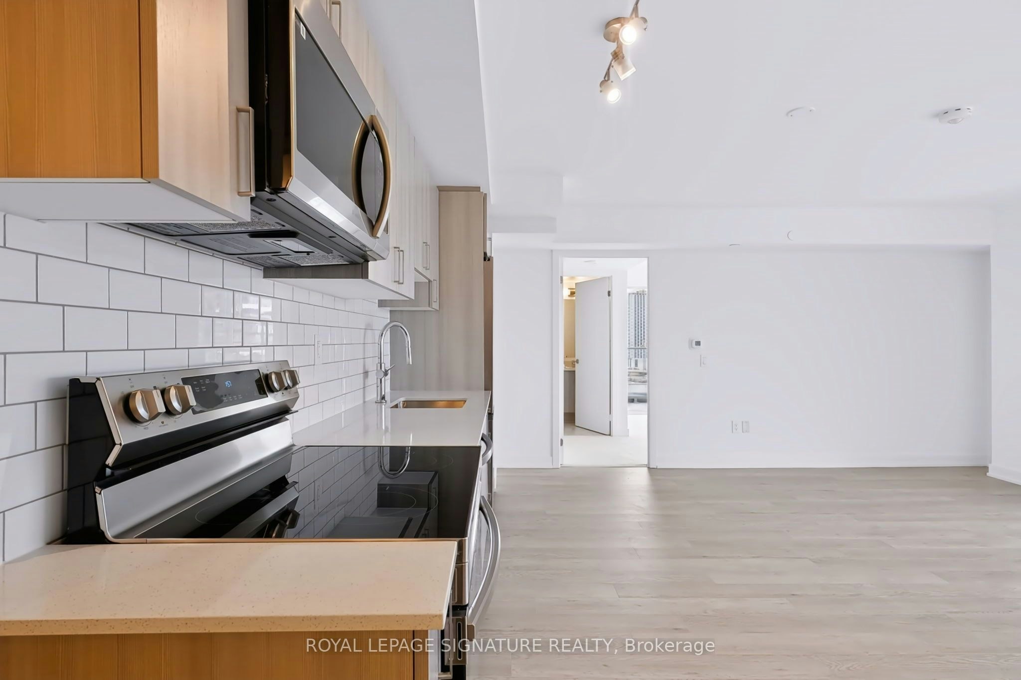 2011-1010 Sandy Beach Road, Pickering, ON, L1W 0C7 - 11