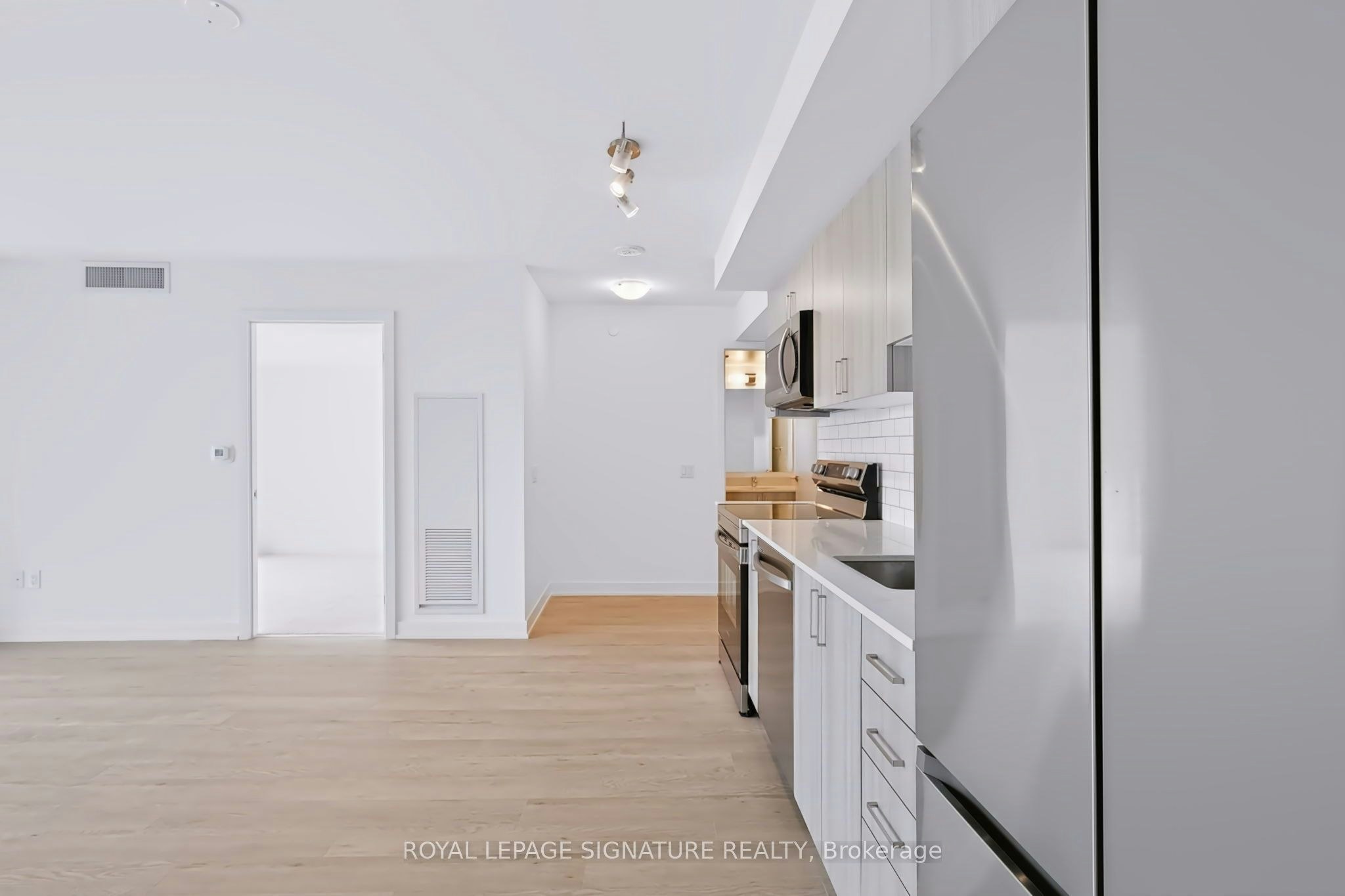2011-1010 Sandy Beach Road, Pickering, ON, L1W 0C7 - 8