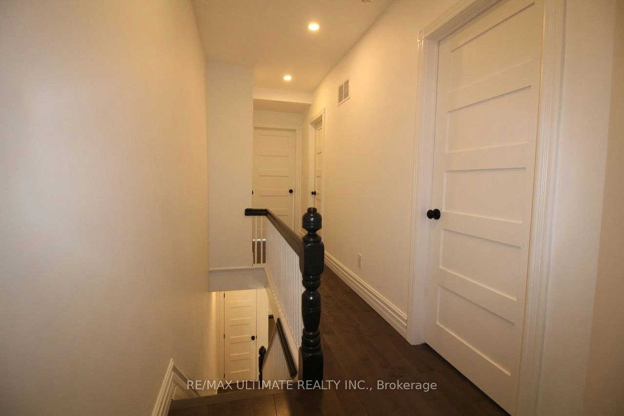 Upper-122 Boultbee Avenue, Toronto, ON, M4J 1B4 - 5