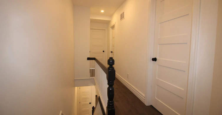 Upper-122 Boultbee Avenue, Toronto, ON, M4J 1B4 - 5