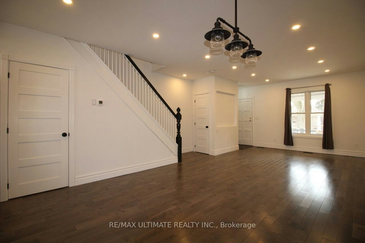 Upper-122 Boultbee Avenue, Toronto, ON, M4J 1B4