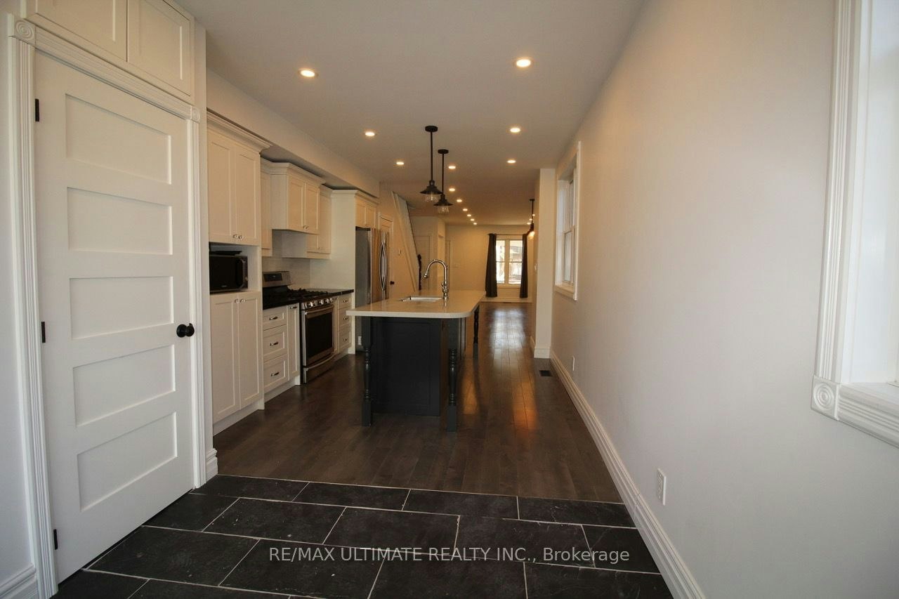 Upper-122 Boultbee Avenue, Toronto, ON, M4J 1B4 - 2