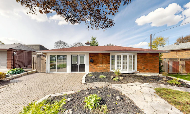 98 Thorncliffe Street