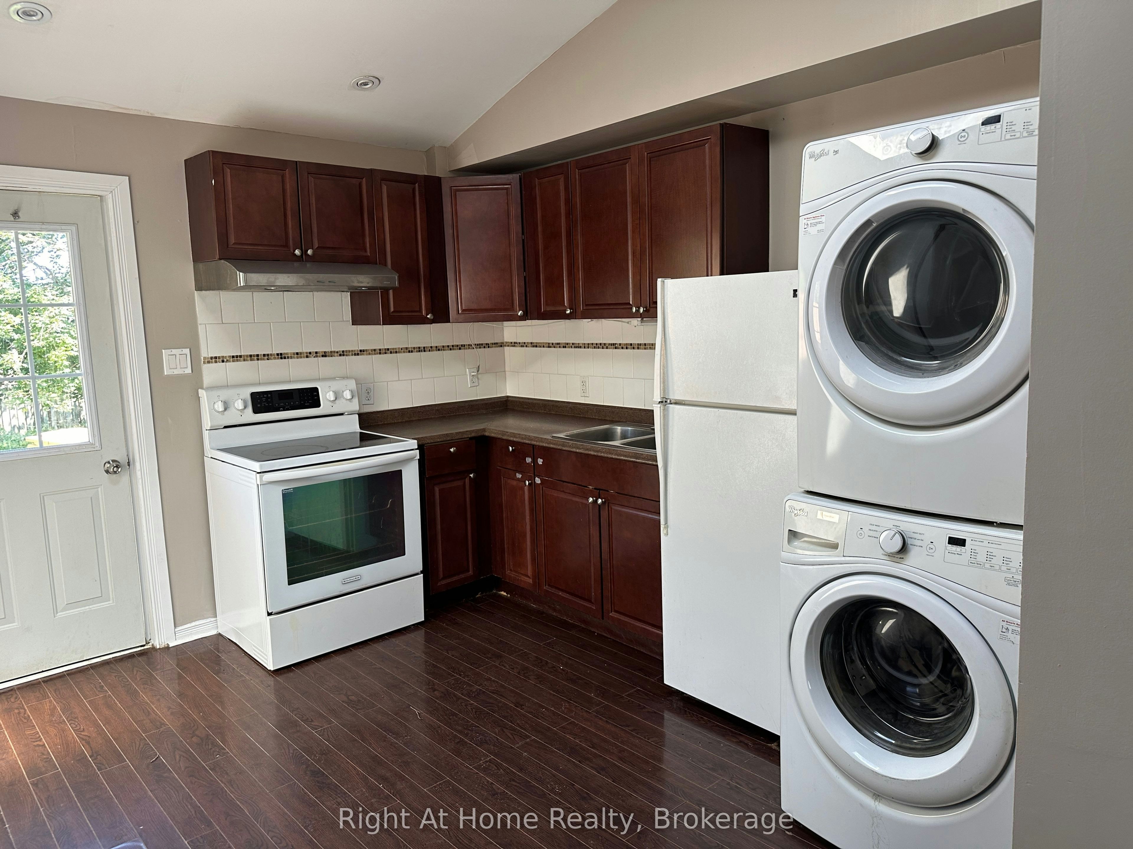 Unit B-1119 King Street, Whitby, ON, L1N 5A9 - 2
