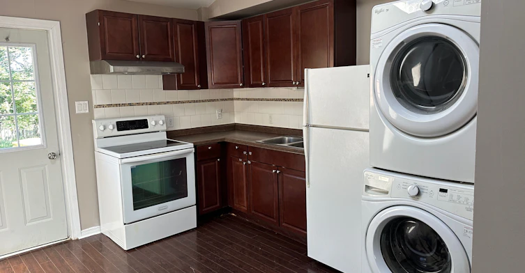 Unit B-1119 King Street, Whitby, ON, L1N 5A9 - 2
