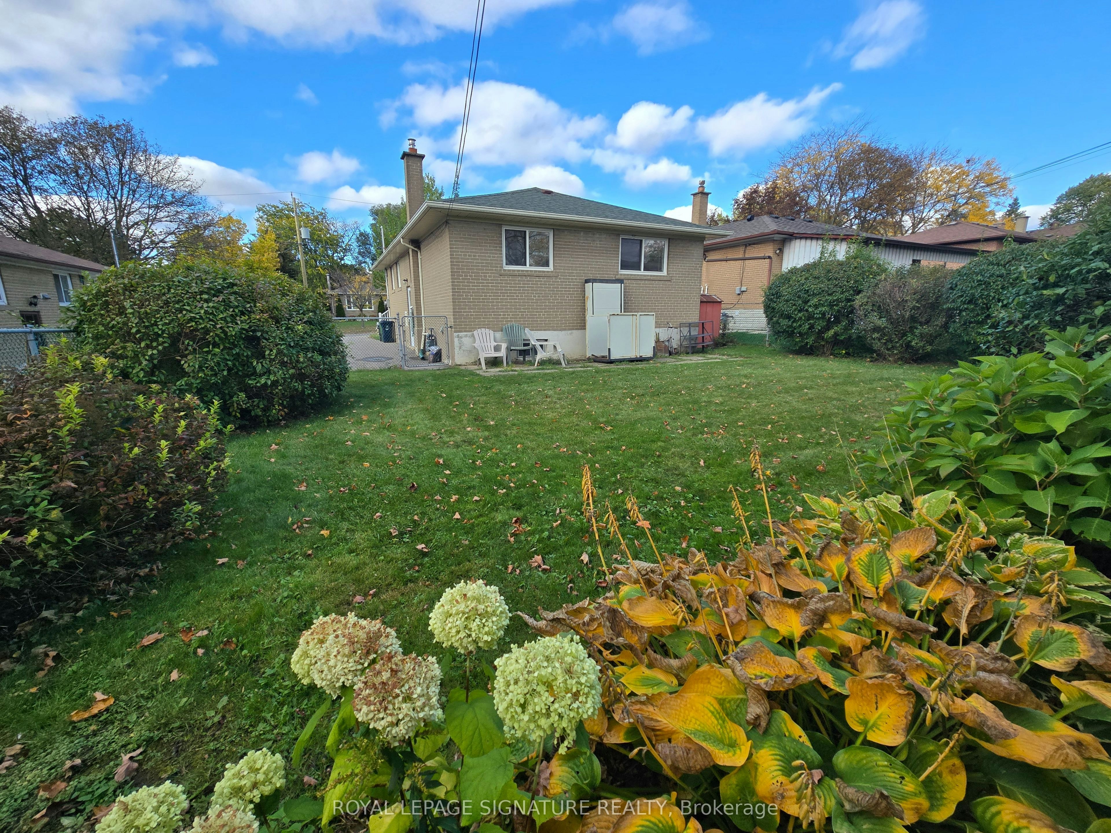 7 Schotchdale Avenue, Toronto, ON, M1J 2N4