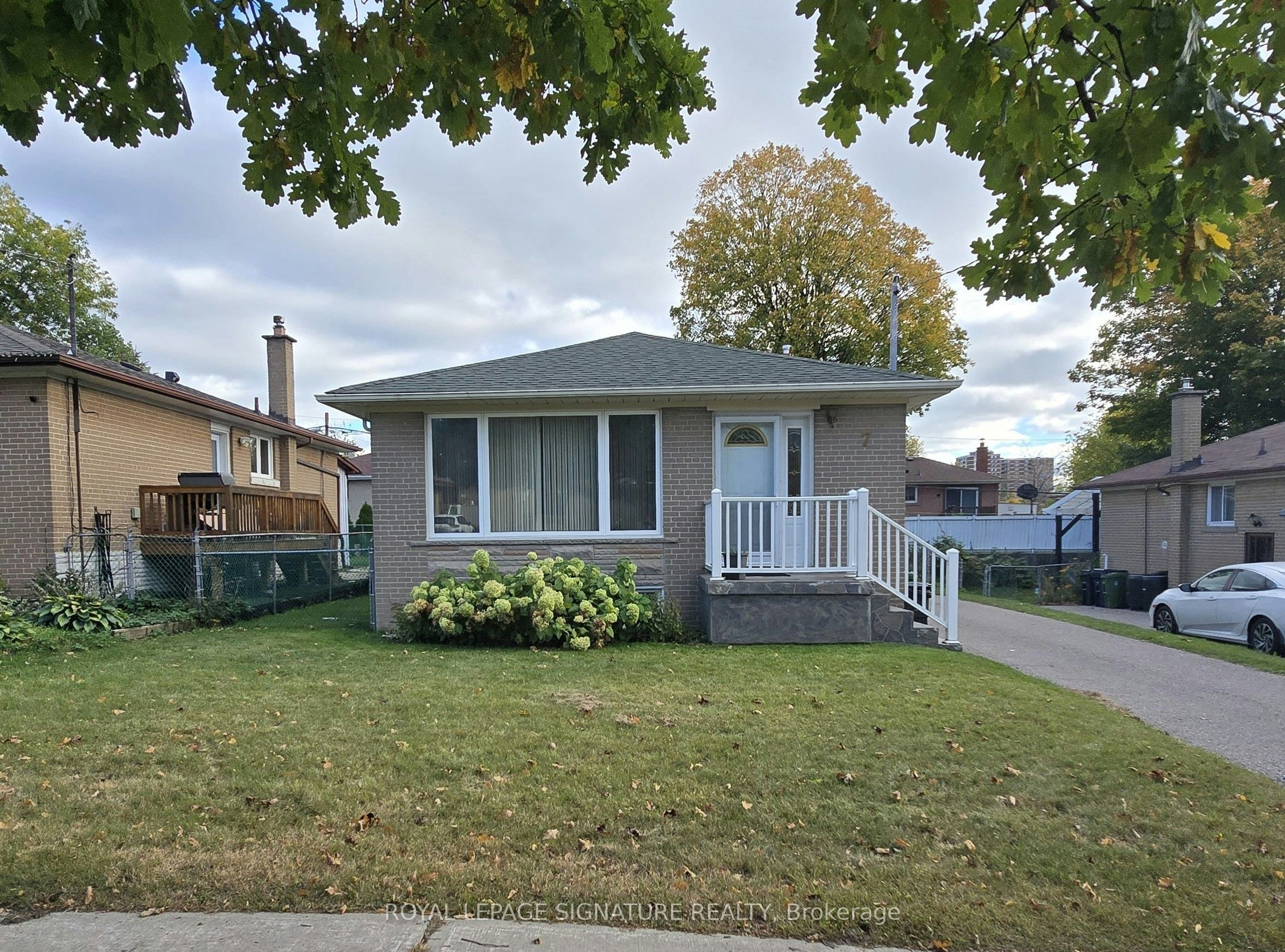 7 Scotchdale Avenue, Toronto, ON, M1J 2N4