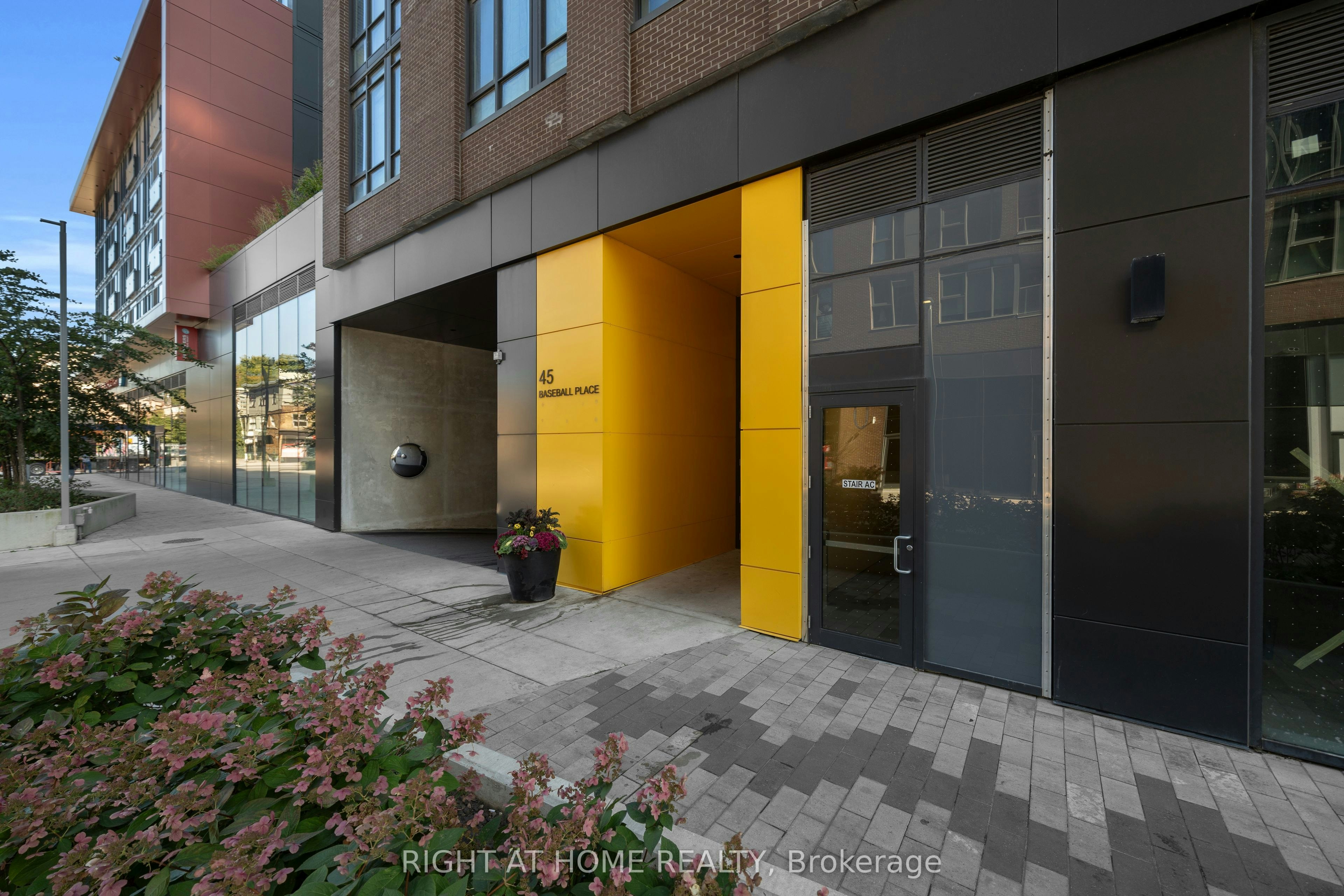 1002-45 Baseball Place, Toronto, ON, M4M 0H1