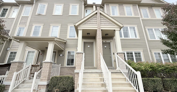 5-2500 Hill Rise Court, Oshawa, ON, L1L 0J5 - 2
