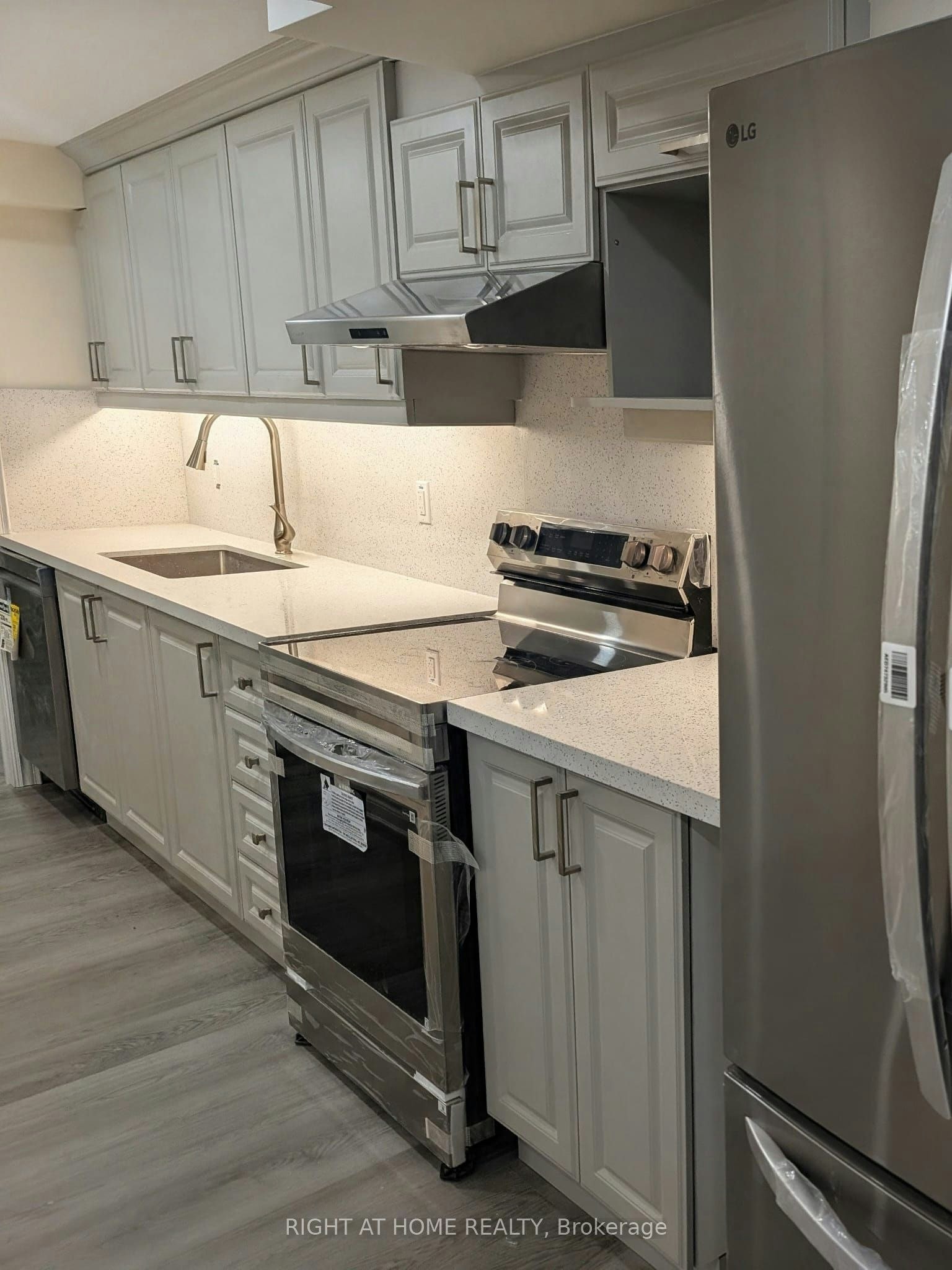 Bsmt-8 Mantell Crescent, Ajax, ON, L1T 3N6 - 3