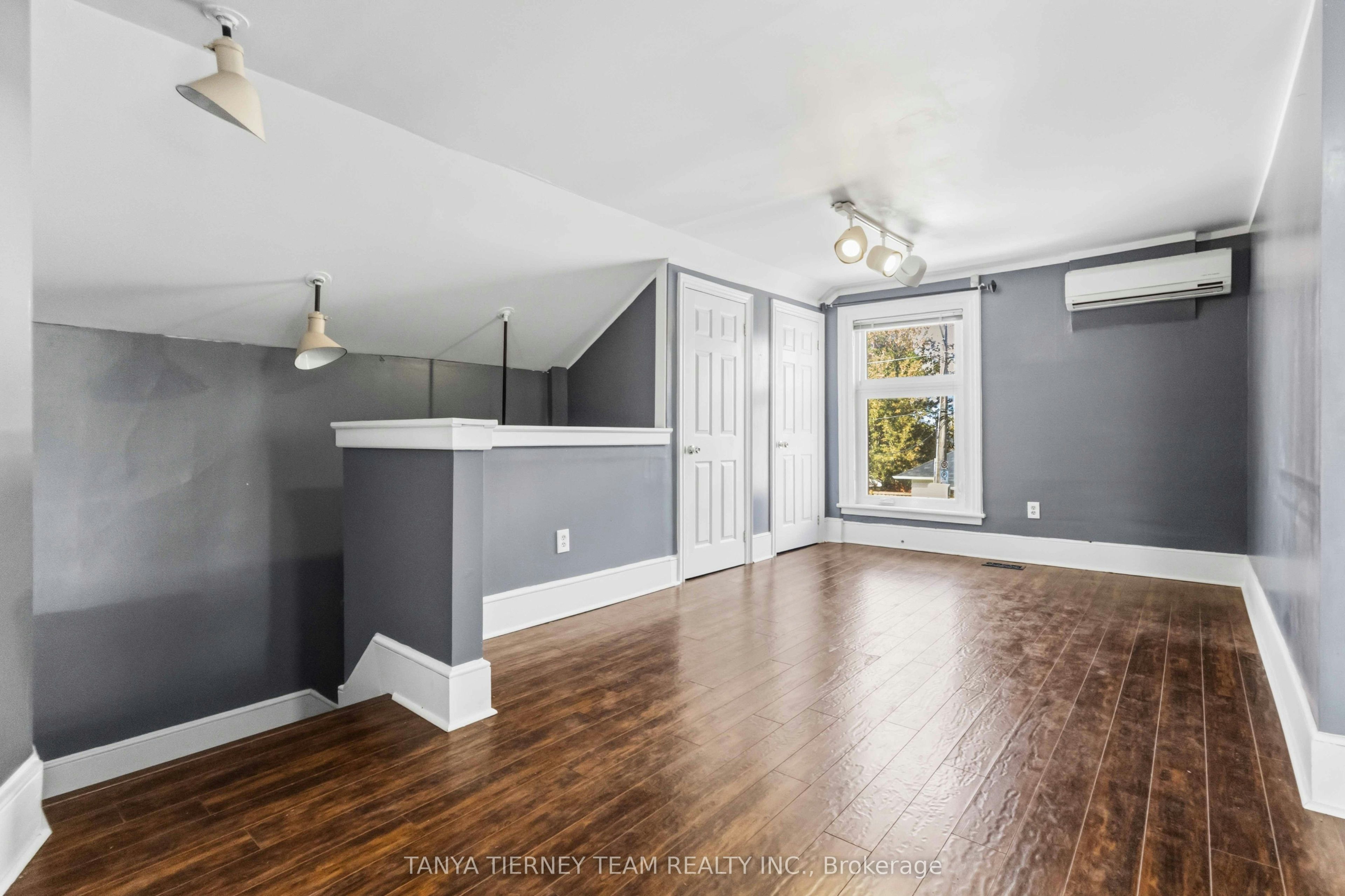 Upper-168 Centre Street S, Oshawa, ON, L1H 4A6 - 9