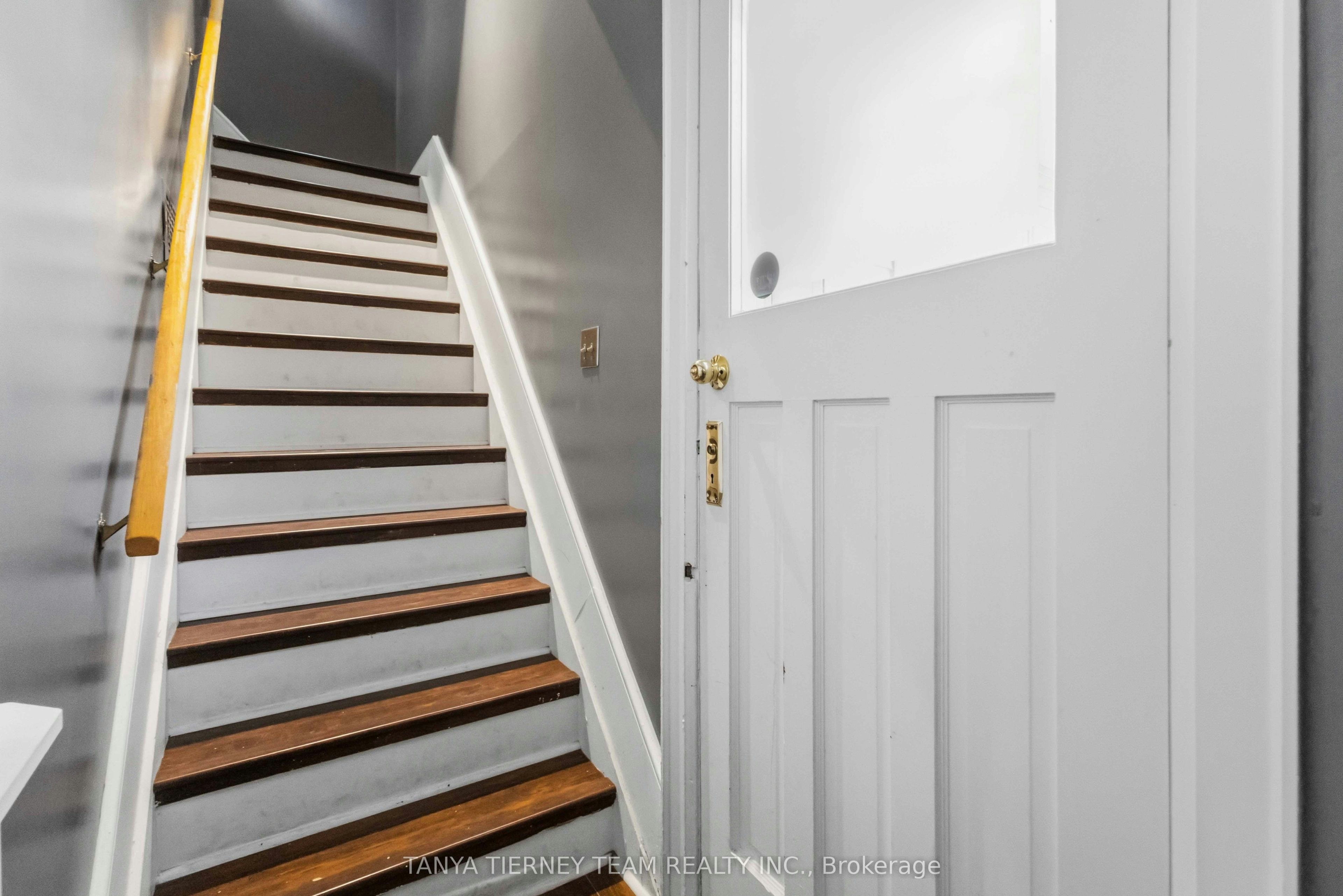 Upper-168 Centre Street S, Oshawa, ON, L1H 4A6 - 7