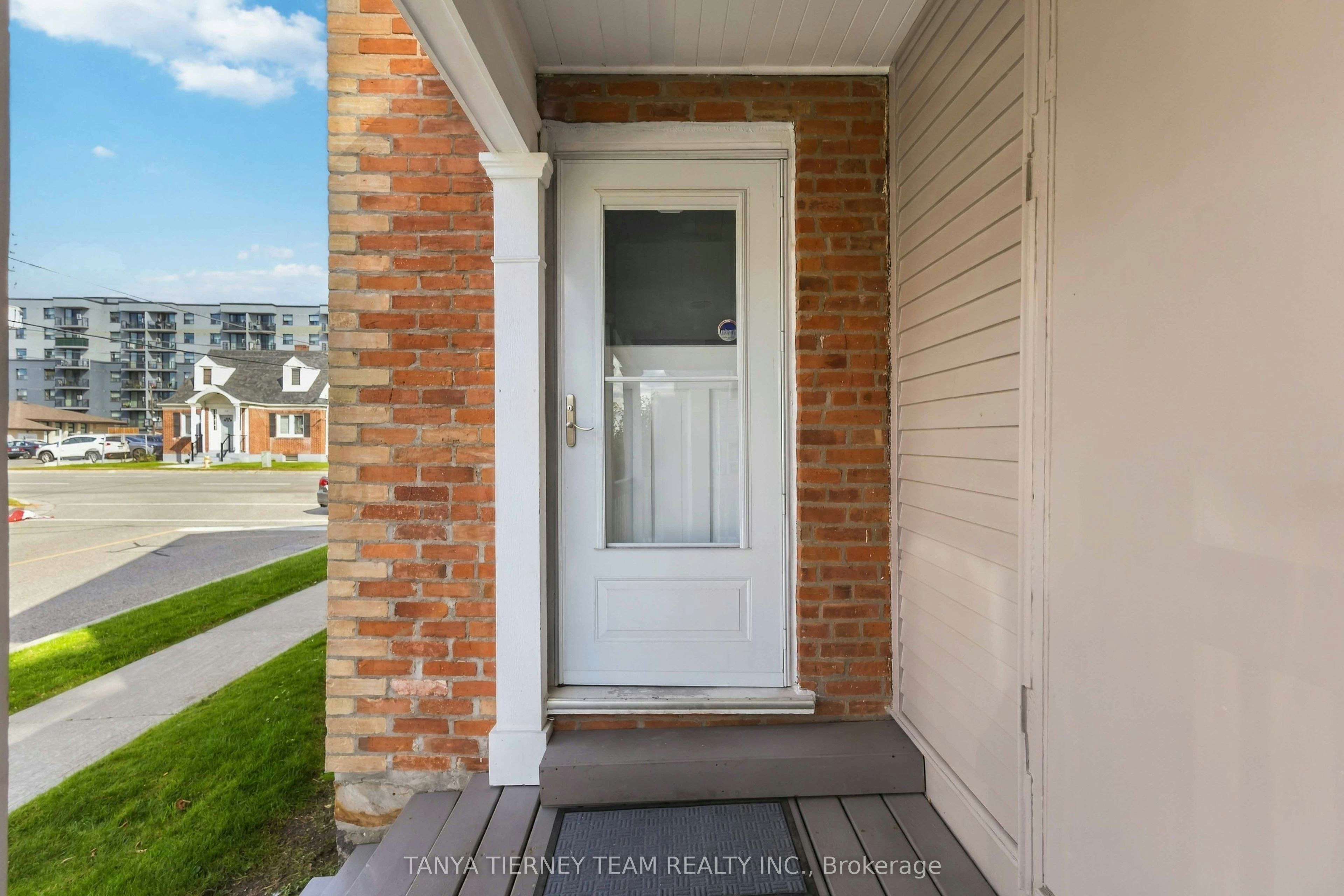 Upper-168 Centre Street S, Oshawa, ON, L1H 4A6 - 6